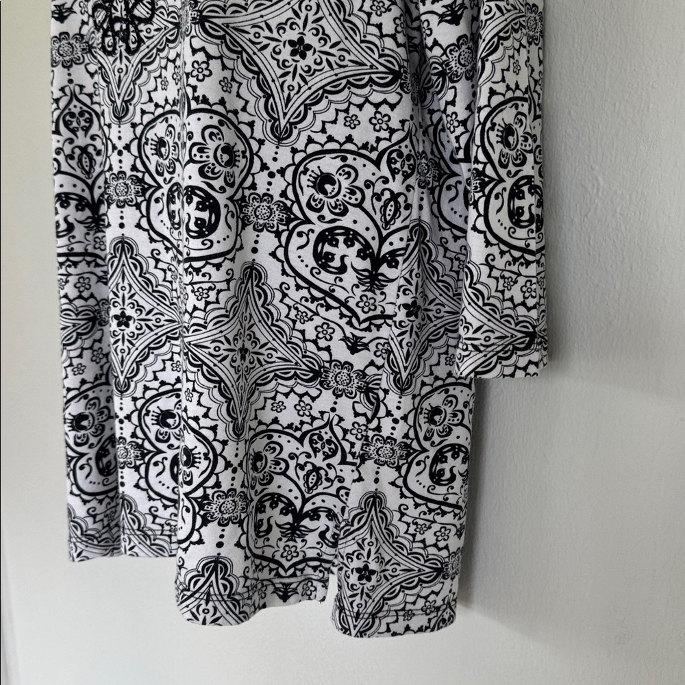 Coral Bay black white henna medallion print notch neckline 3/4 sleeve top small - Picture 9 of 15